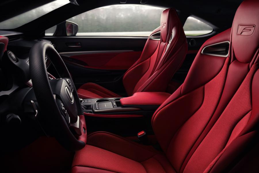 Интерьер Lexus RC F Track Edition 2019 года  (NA) (фото 18 из 48)